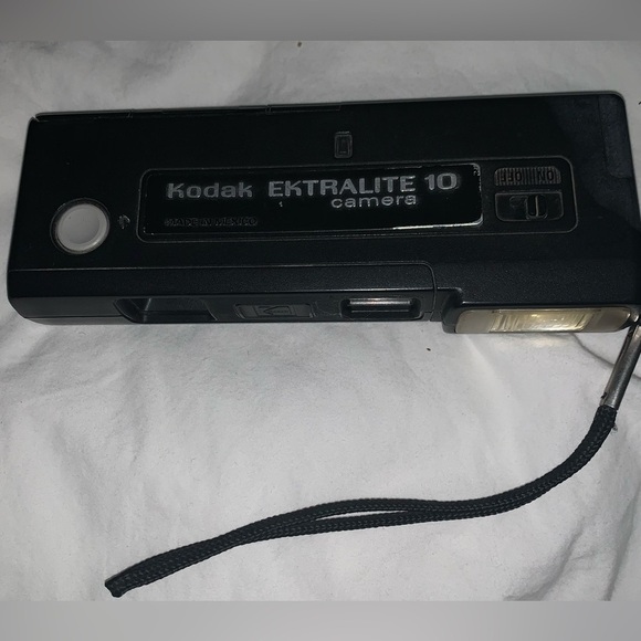 Vtg Kodak Ektralite 10 Point Shoot Flash 110 Film Camera Tested Working - Picture 1 of 4